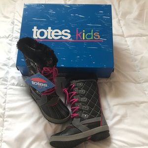 Totes kids winter boots. Size 12